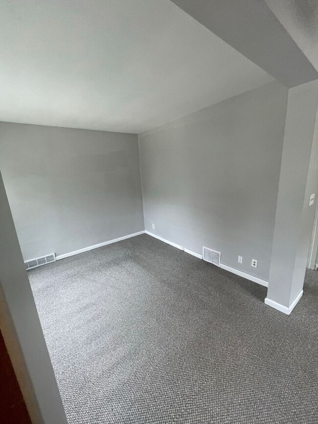 Building Photo - 1114-1116 S 86th St. (Duplex)