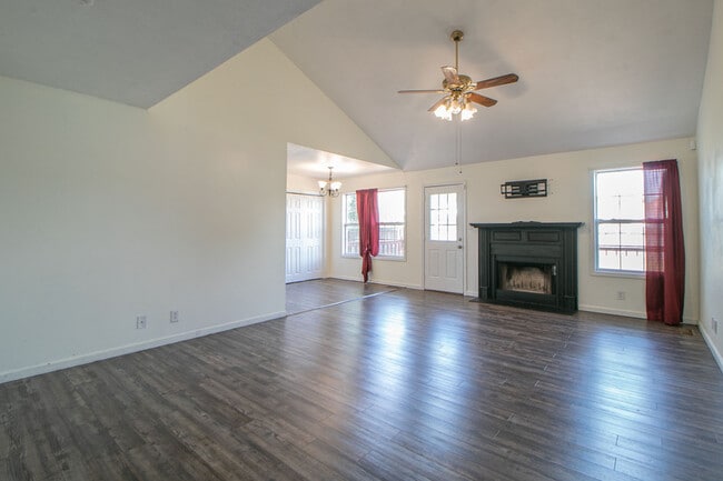 Foto del edificio - 1325 Meredith Way
