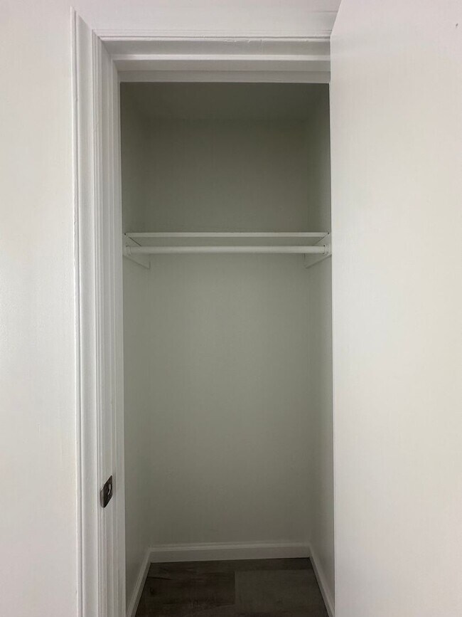 Foto del edificio - 320 Myrtlewood Cir