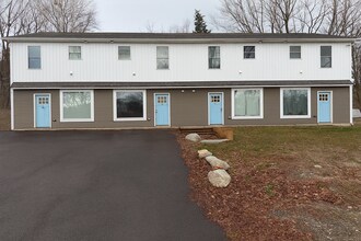 Building Photo - 72 Oak Grove St