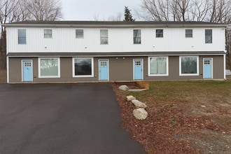 Building Photo - 72 Oak Grove St