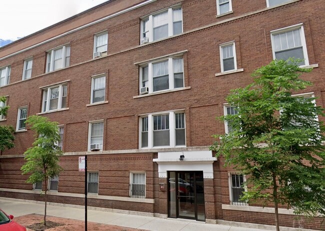 Building Photo - 506 W Belden Ave