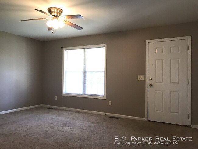 Building Photo - 3 Bedroom, 2 Bath - House