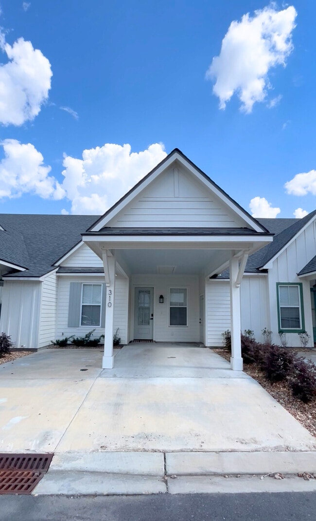 Building Photo - 310 Edsall Ln