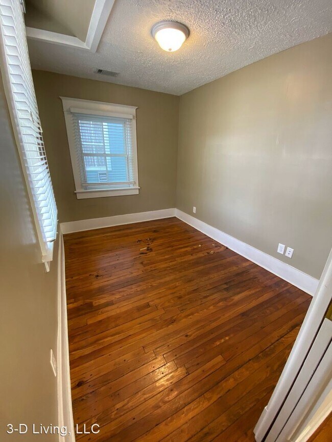 Building Photo - 3 br, 2 bath House - 17 East 33rd Street
