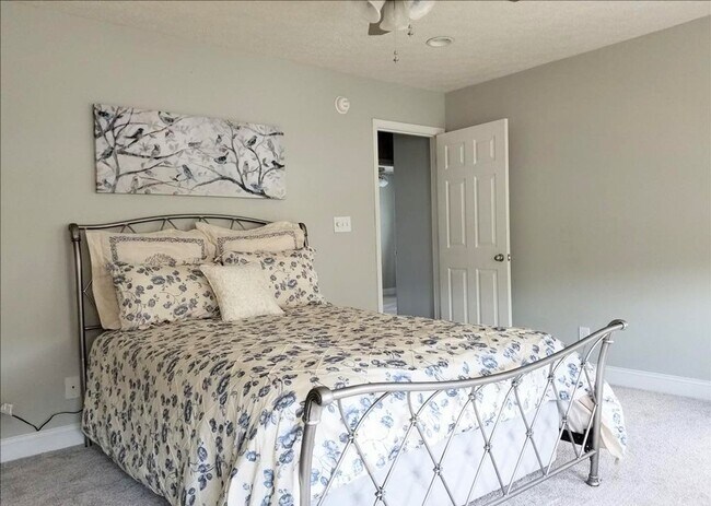 Foto del edificio - 4 Bedroom Home in Lynchburg