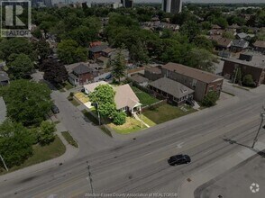 Building Photo - 426 Tecumseh Rd W