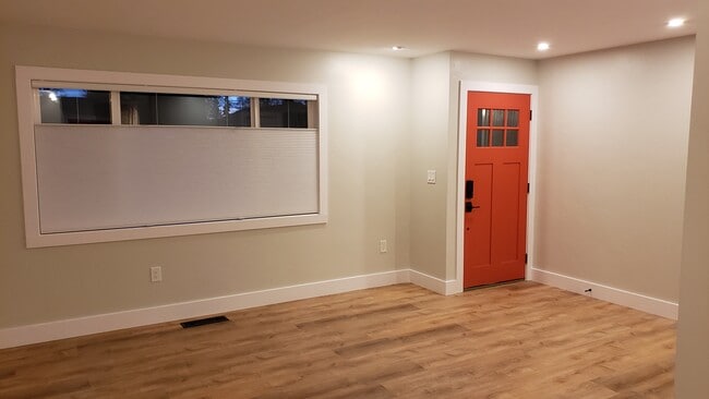 Foto del edificio - 1627 Logan St
