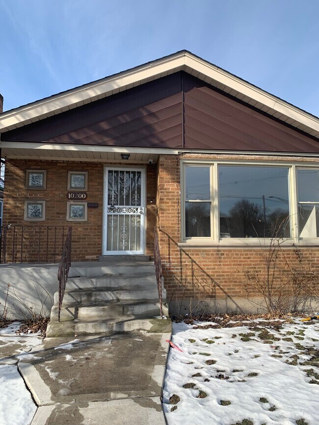 10200 S Yates Blvd, Chicago, IL 60617 House Rental in Chicago, IL