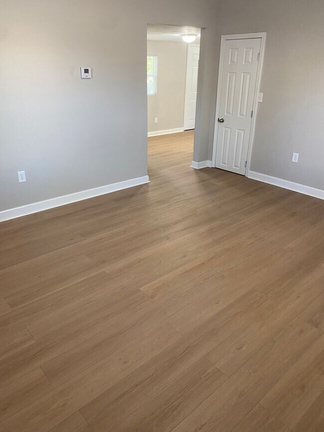 Building Photo - Fully Remodeled 2-Bedroom Home Near Grant ...