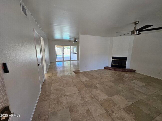 Building Photo - 2262 S Las Flores