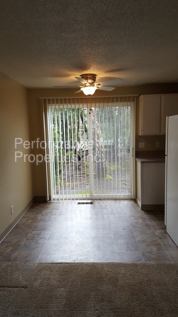 Building Photo - 3595 Cedaroak Dr