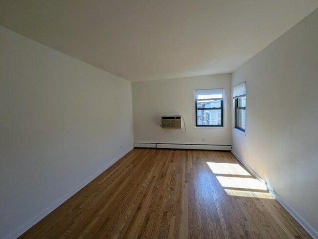 Foto del edificio - 1 bedroom in CHICAGO IL 60645