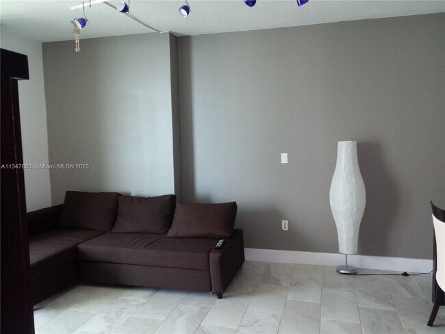 Foto del edificio - 1200 Brickell Bay Dr