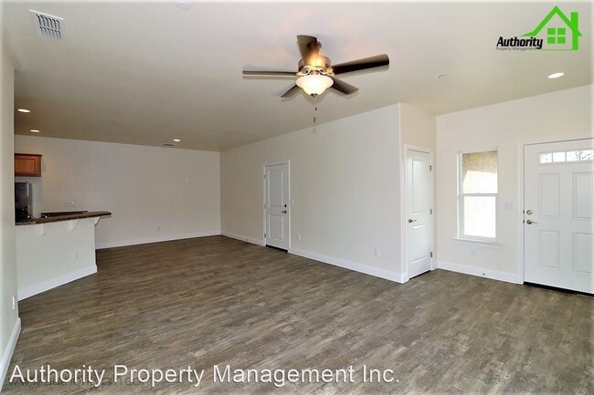 Building Photo - 2538 Rainbow Ln