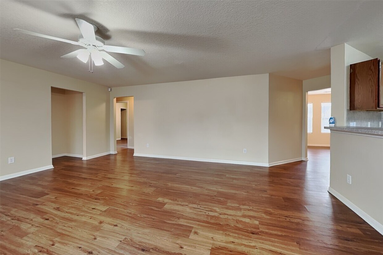 Foto del edificio - 5602 Darby Sq Trl