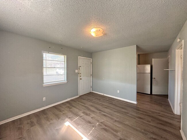 Foto del edificio - 405 Robertson Ave