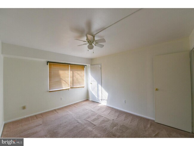 Foto del edificio - 604 Meadowview Ln