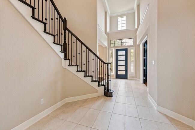 Foto del edificio - Luxurious 4 bedrooms 3 bathrooms home in L...