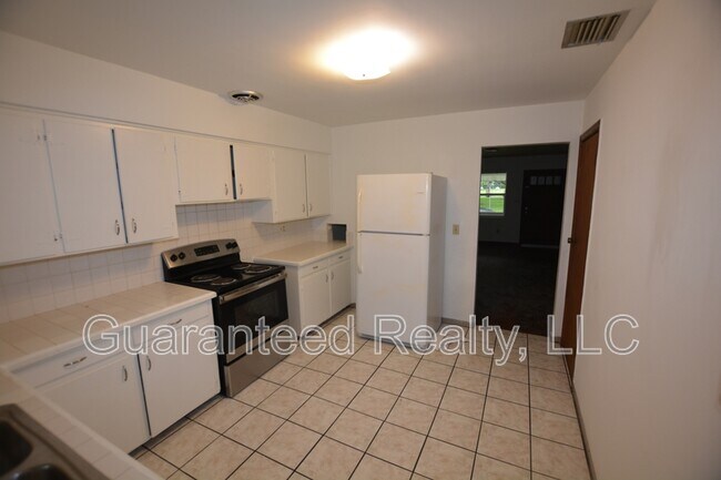 Building Photo - 515 Ariana St