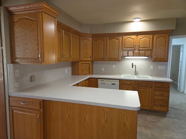 Building Photo - 195 S 100 W
