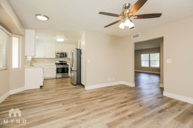 Building Photo - 4423 Honeycomb Dr