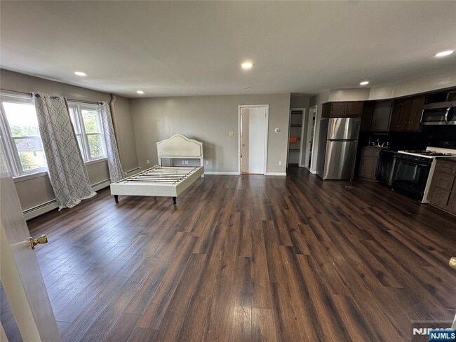 Building Photo - 27 Overpeck Ave