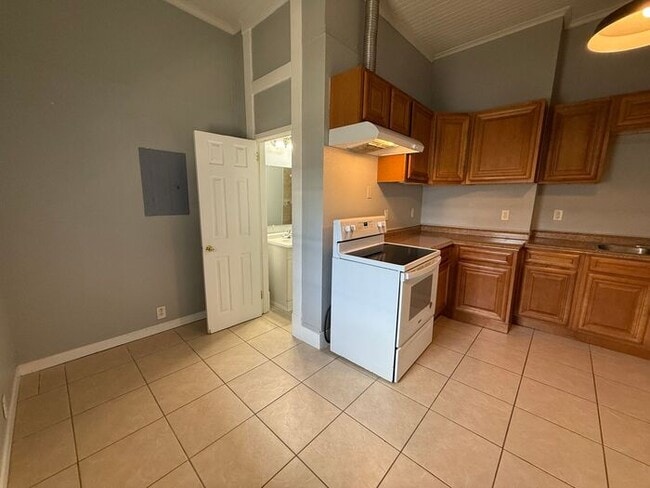 Foto del edificio - Pensacola - Downtown - 1 bedroom, 1 bathroom - partial utilities included