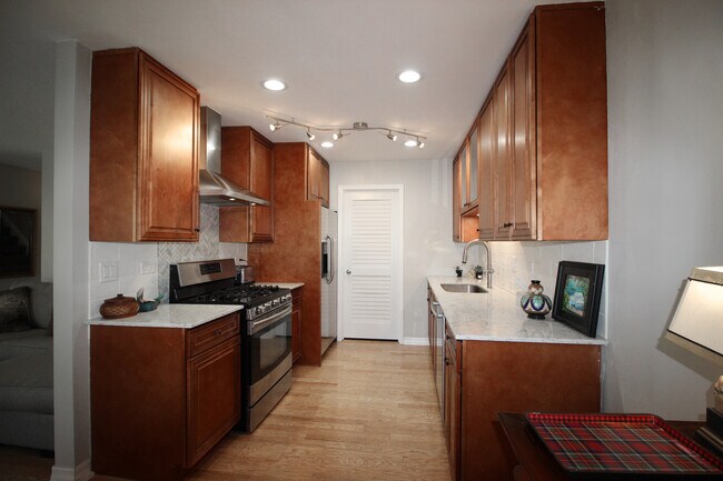 Building Photo - 1307 Barclay Ln