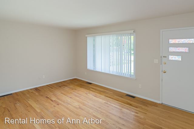 Building Photo - 3 br, 2 bath House - 900 Patricia Ave