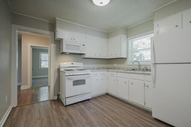 Building Photo - 525 W Buena Vista Ave