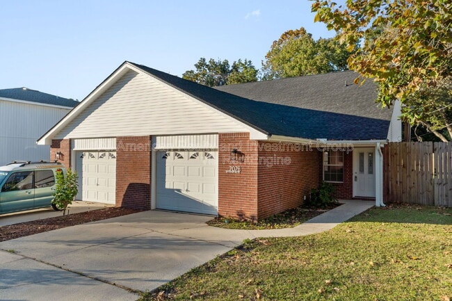 Building Photo - 707 Woodlawn Ave