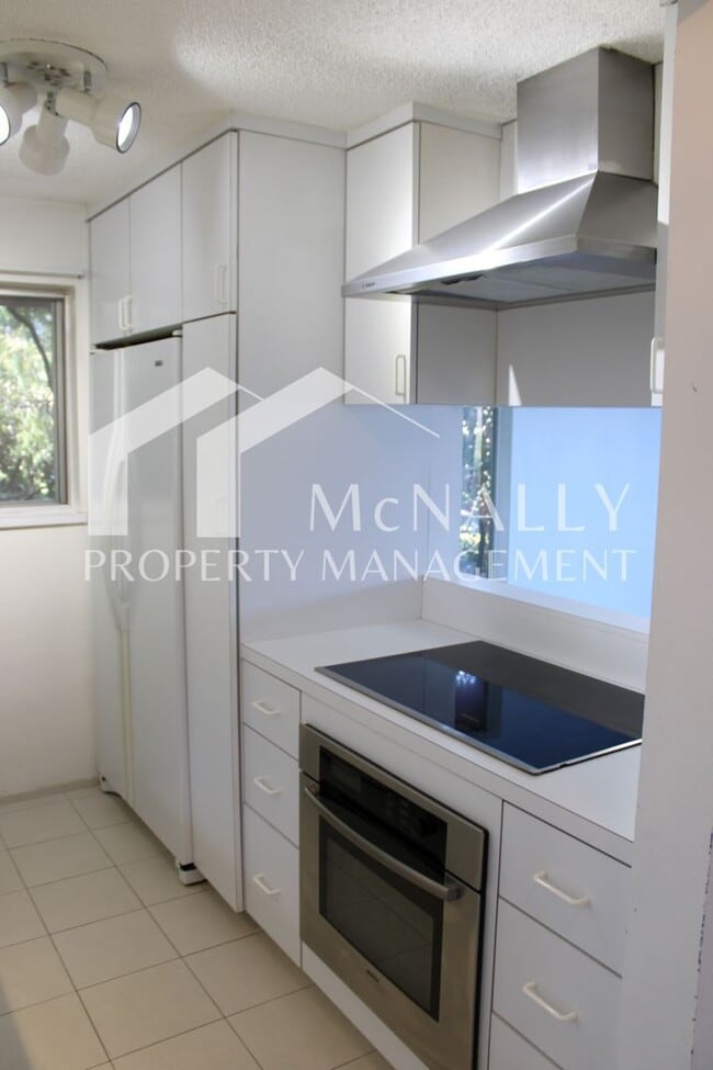 Foto del edificio - Beautiful 1 Bedroom Water View Condo