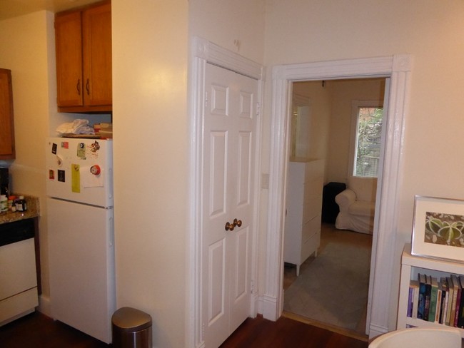 Building Photo - 2115 Newport Pl NW