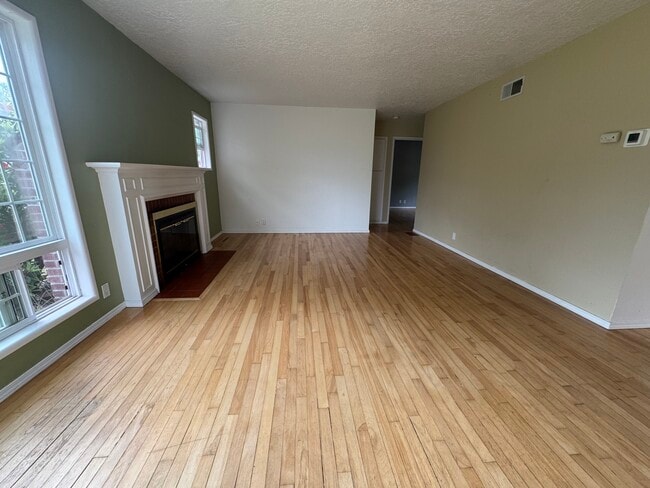 Building Photo - 12080 SW Fairfield St