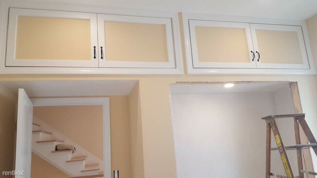 Building Photo - 4 br, 2 bath  - 27 Russell St