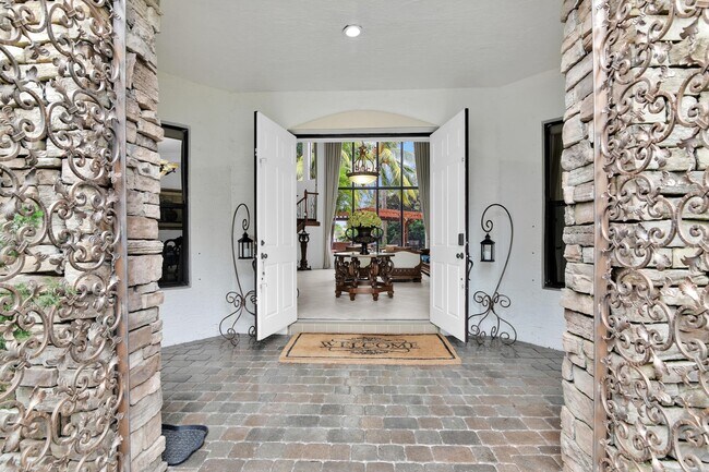 Foto del edificio - 10703 Versailles Blvd