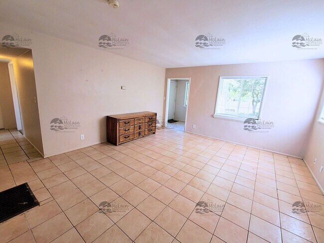 Building Photo - 2B/1B Home in Fallbrook!