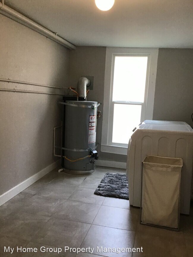 Foto del edificio - 3 br, 2 bath House - 402 Quince St Ne