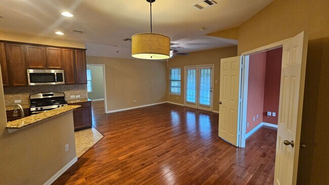 Building Photo - 1310 W Parmer Ln