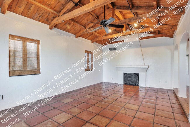 Foto del edificio - 2516 E 4th St