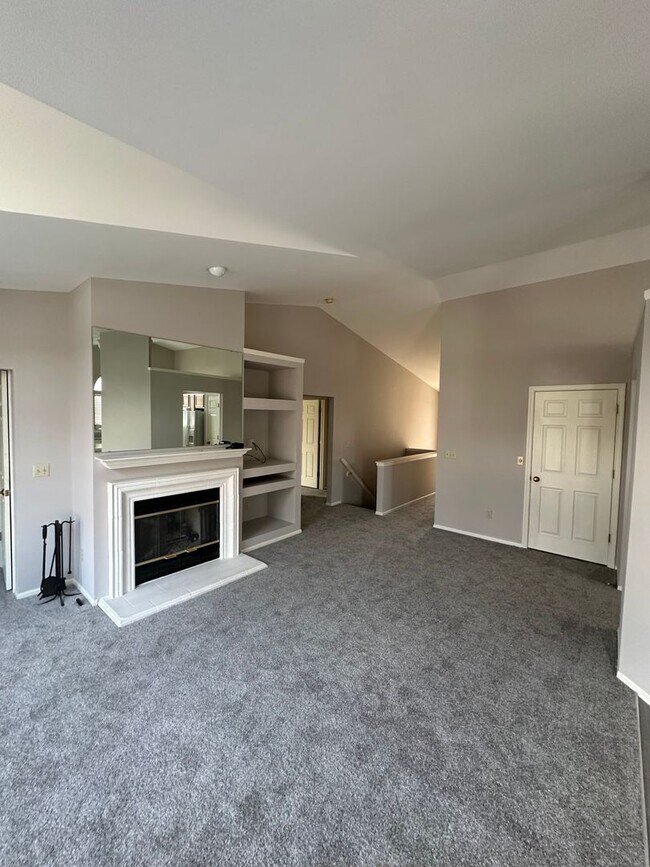 Building Photo - 16944 Hickory Crest Dr