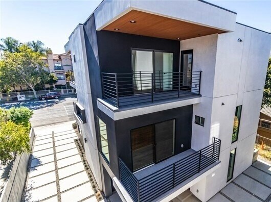 Foto del edificio - 5638 Woodman Ave