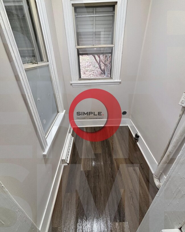 Foto del edificio - 4 Bedroom / 1 bathroom house