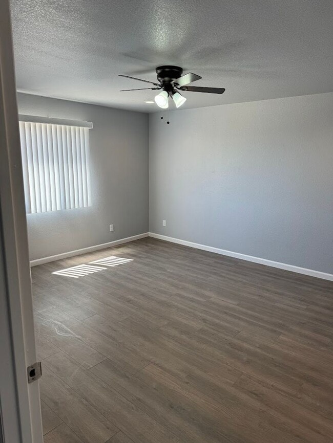 Building Photo - 324-326 W Coral Dr