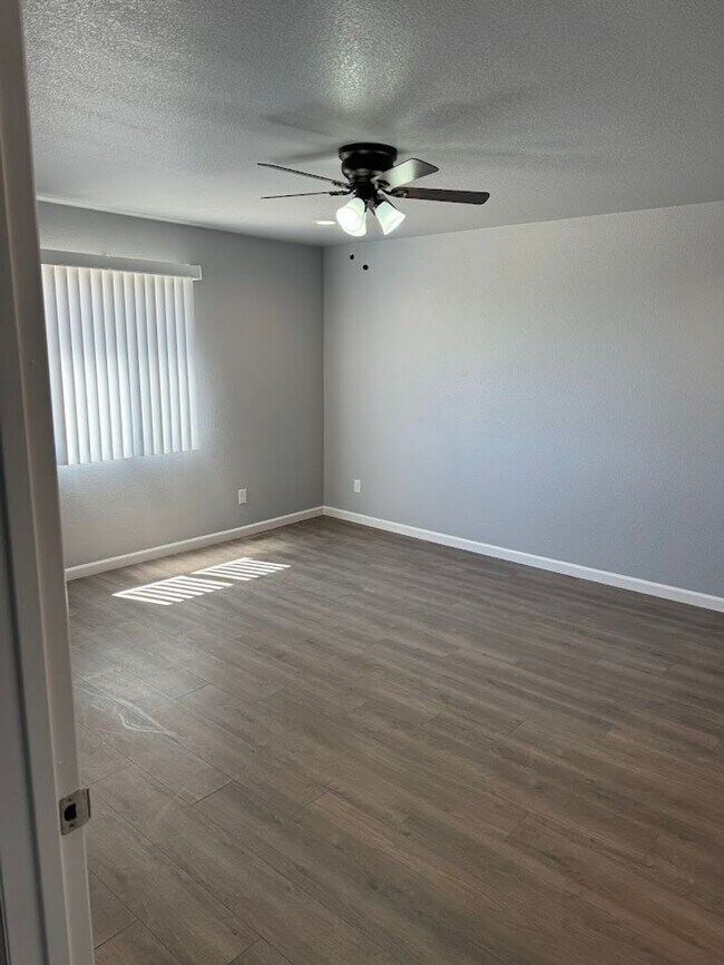 Foto del edificio - 324-326 W Coral Dr