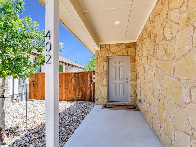 Building Photo - "Elegant 3-Bedroom Condo in Georgetown wit...