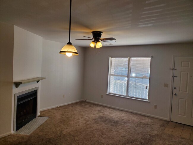 Foto del edificio - 139 Country Town Dr