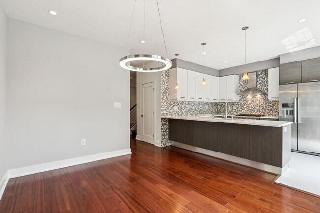 Foto del edificio - Townhouse with Private Yard in Packer Park