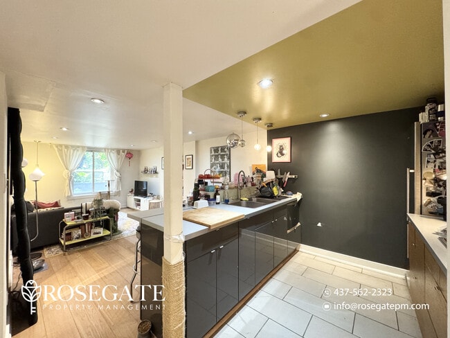 Building Photo - Pet-Friendly 1-Bedroom Basement Apartment with Modern Appliances on King St W, Toronto